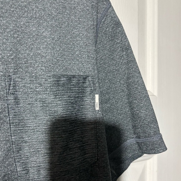 Vuori Men's Tradewind Performance Tee - Picture 5 of 5